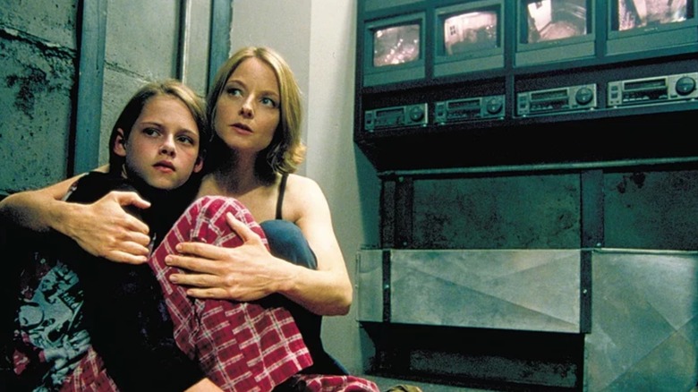 Kirsten Stewart being held by Jodie Foster in Panic Room