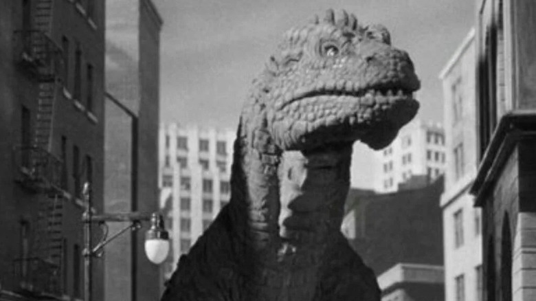 Rhedosaurus walking through a city in "The Beast from 20,000 Fathoms."