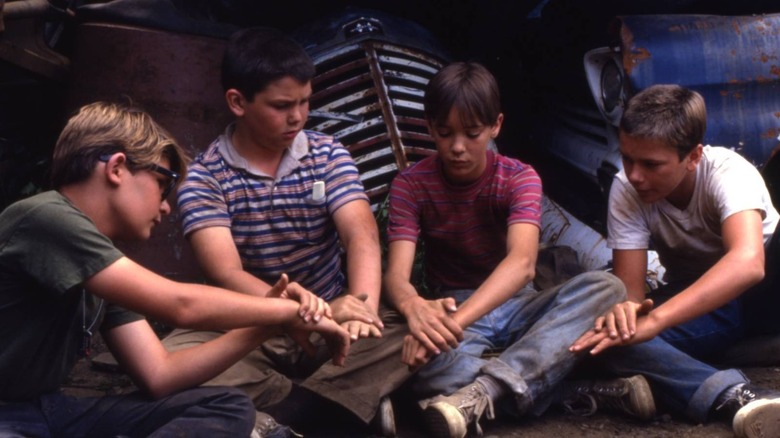 River Phoenix, Corey Feldman, Wil Wheaton, and Jerry O'Connell in Stand by Me
