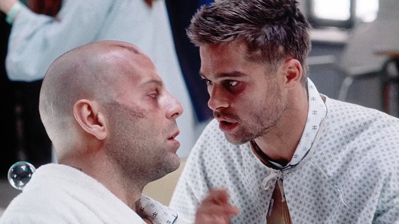 James Cole (Bruce Willis) looking at Jeffrey Goines (Brad Pitt) in 12 Monkeys