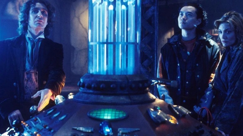 Paul McGann, Daphne Ashbrook, and Yee Jee Tso stood around the TARDIS in Doctor Who: The Movie