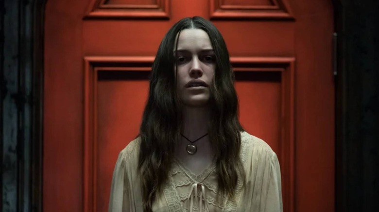 Victoria Pedretti as Nell in The Haunting of Hill House