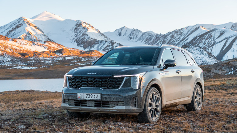 The Kia Sorento parked outdoors in front of a mountain range.