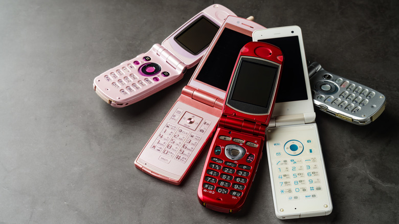 A number of old flip phones