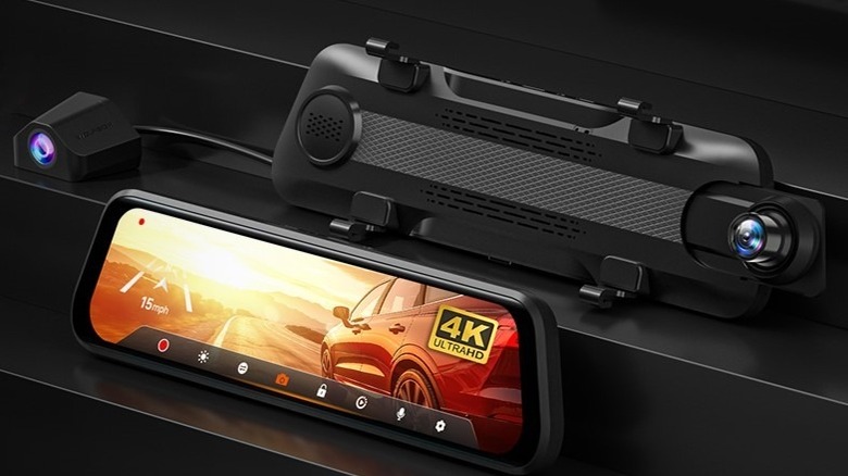 Wolfbox G930 4K rear view camera and backup camera system product image.