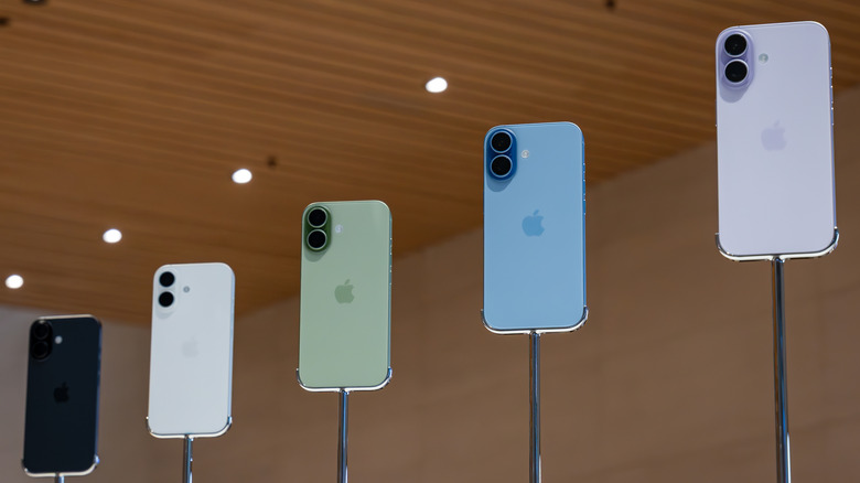 The iPhone 17 models on display at an Apple Store