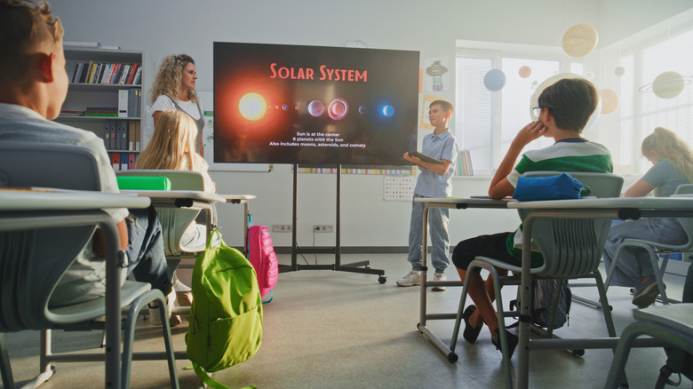 Using a TV in a classroom to educate about the solar system