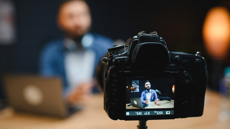 Recording a podcast with a DSLR camera