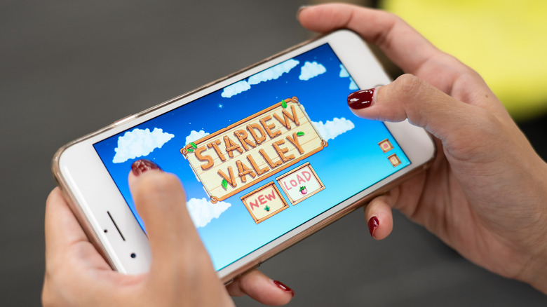 Stardew Valley being played on a smartphone