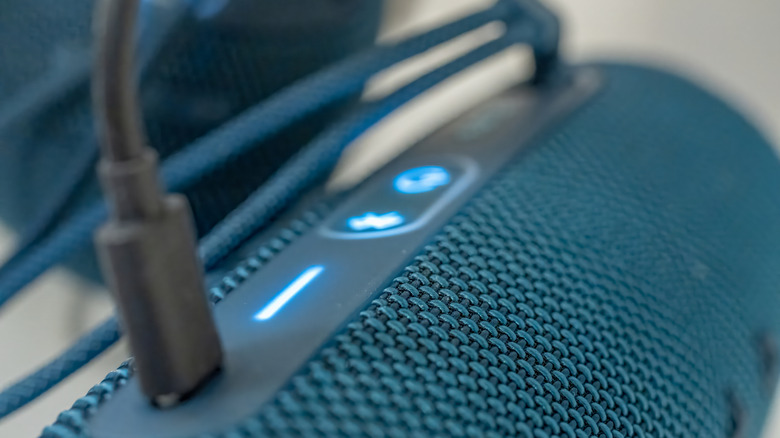 A speaker connected to a USB cable