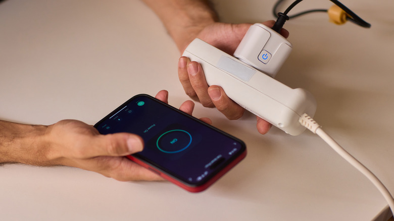 Setting up a smart plug using smartphone