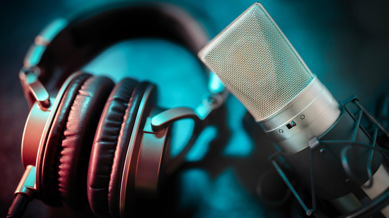 headphone and microphone placed on a table