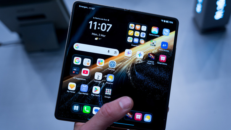 Person holding a foldable phone