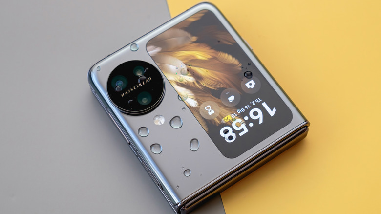 Oppo Find N3 Flip with drops of water