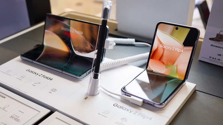 Samsung Galaxy Z Fold 4 and Z Flip 4 on display