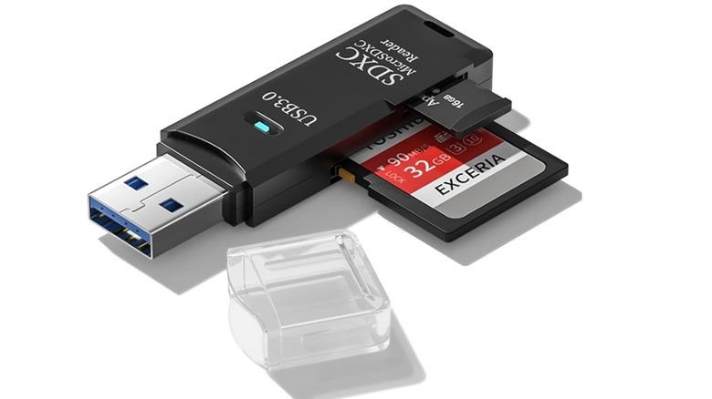 Wansurs USB 3.0 Micro SD Card Reader and its cap