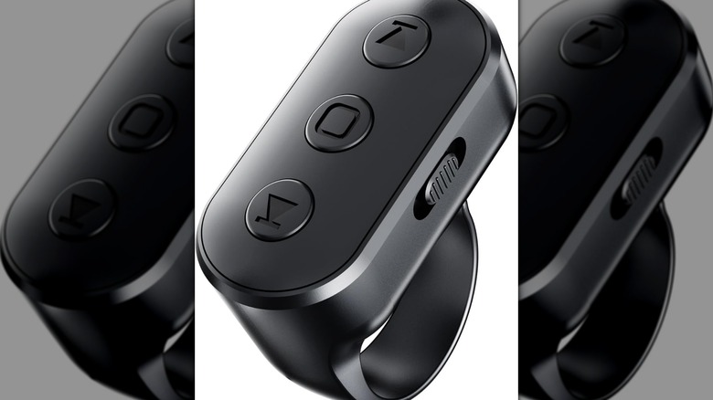 The FiKavi Scrolling Ring Remote.