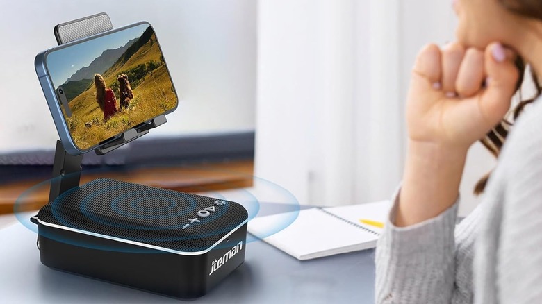 Jteman phone stand on a desk