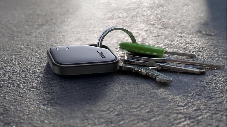 A UGreen tracker tag on a set of keys.