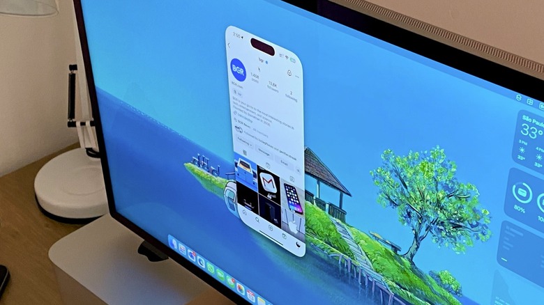 iPhone Mirroring running on macOS 26 in a Mac Studio with a Studio Display
