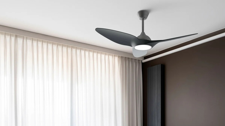 The Atomi Smart Indoor Ceiling Fan in a living room.