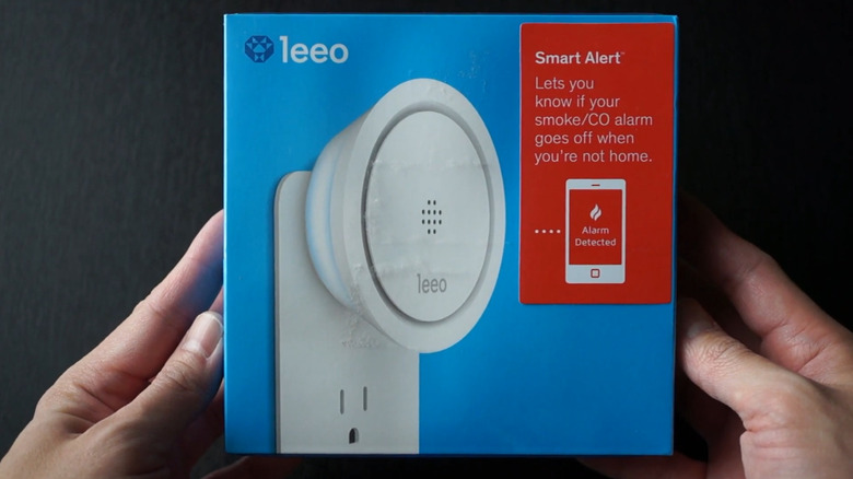 Product package for the Leeo Smart Alert Nightlight
