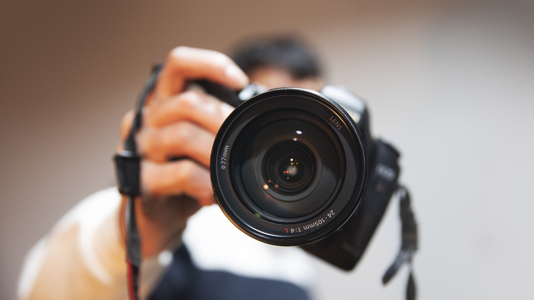 photographer taking photo in studio, professional photographer
