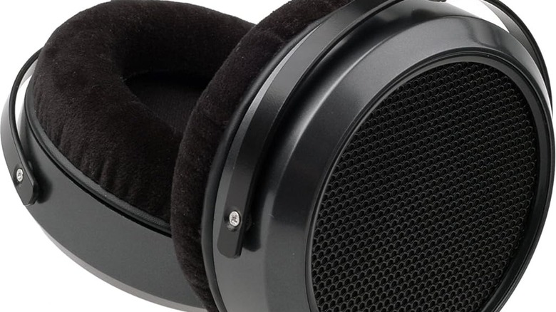 Photo of the HiFiMAN HE-500 headphones on a white background