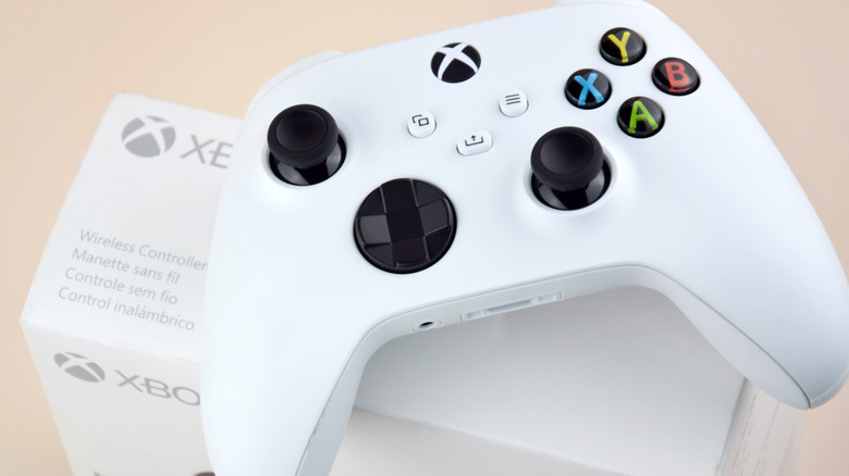 An Xbox controller on top of the box it comes in