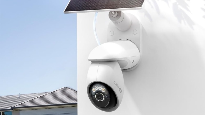The Tapo C660 SolarCam 4K mounted to the exterior of a home.