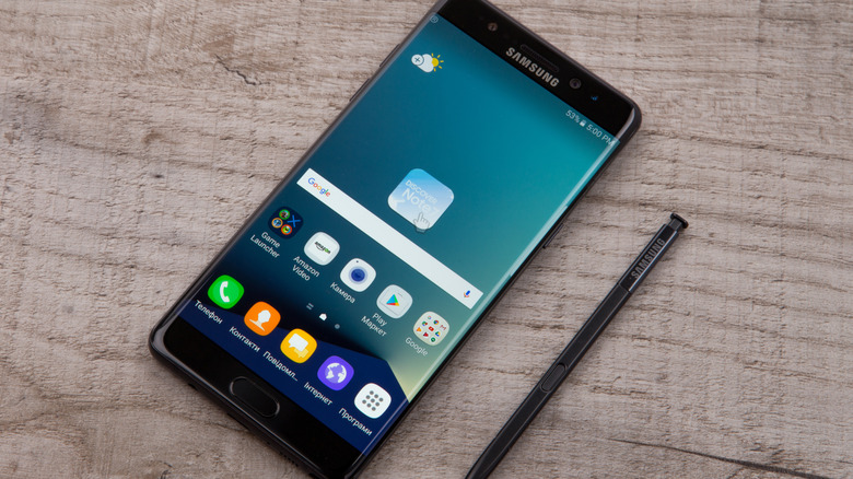 overhead shot of a samsung galaxy note 7 device with stylus