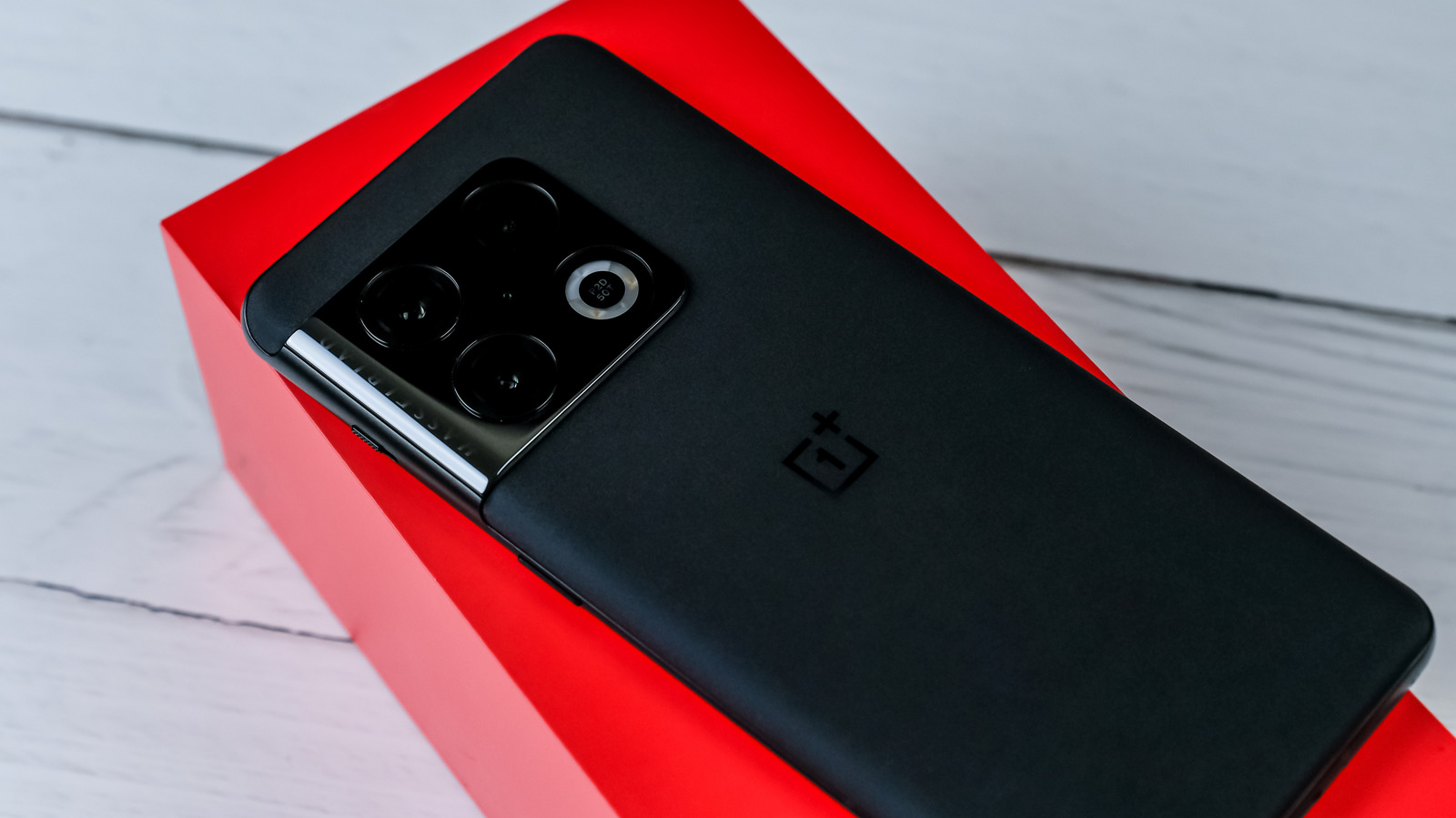 5 Essential Car Accessories For OnePlus Phones