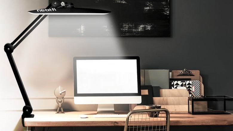 Neatfi XL 2200 Lumens desk lamp with a clamp.
