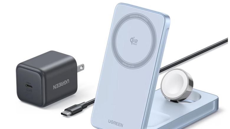 The UGREEN MagFlow 3-in-1 Wireless Charging Station.