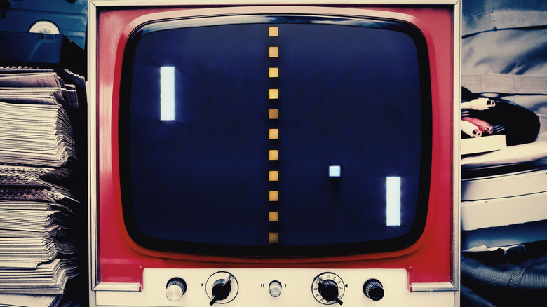 Retro TV displaying a game of Pong