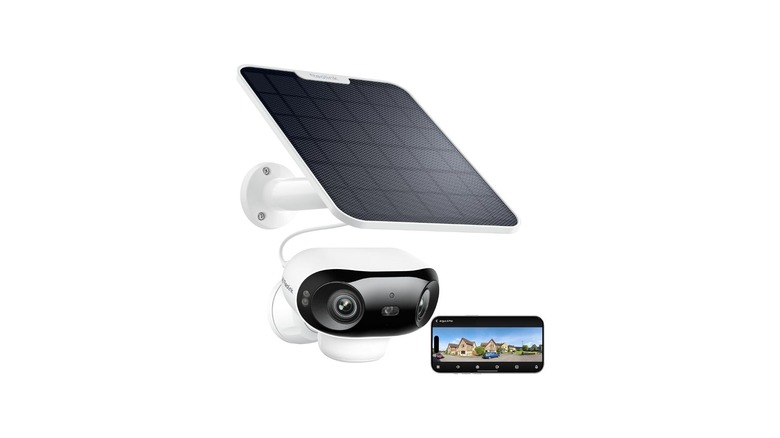 Reolink Argus 4 Pro security camera with solar panel and app preview.
