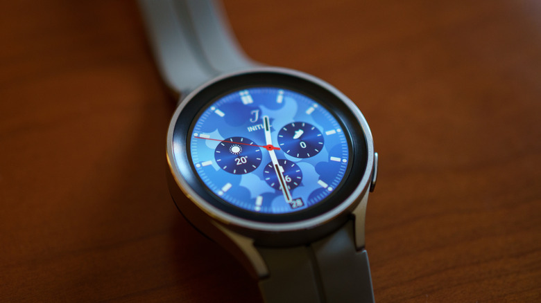 Galaxy Watch 5 tradition watch face style