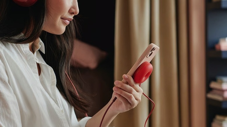 Woman using Vastmarke Wireless Charger with phone