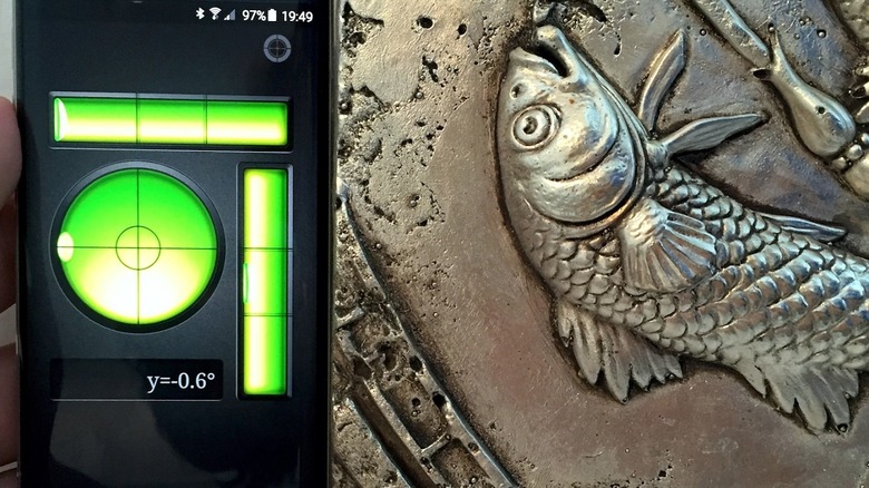 Bubble Level promotional photo showing the app's leveling functionality