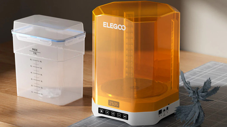 Wash and Cure Mercury Pro V3.0 in curing mode with a cleaning vat and processed resin 3D printed model.