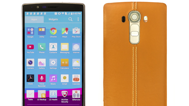 A front and back view of the LG G4 with tan leather back cover