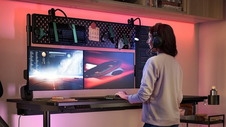 Woman using Malomrade Electric Gaming Desk from IKEA for her gaming setup
