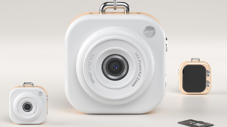 The W & O Q16 against a graded white and gray background