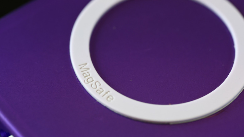 Close-up of a MagSafe ring with the same lettering on an accessory