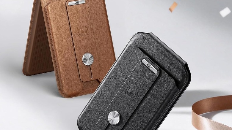 A black and a brown variant of ESR's Geo Magsafe wallets