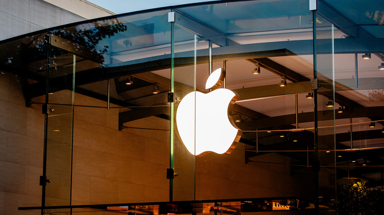 the Apple Store in Palo Alto, California, located on University Avenue, one of Apple's iconic flagship stores