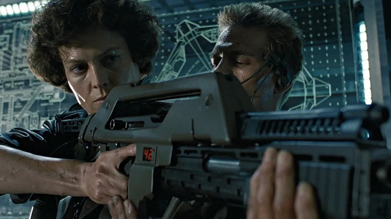 Ripley holding the M41A pulse rifle in Aliens
