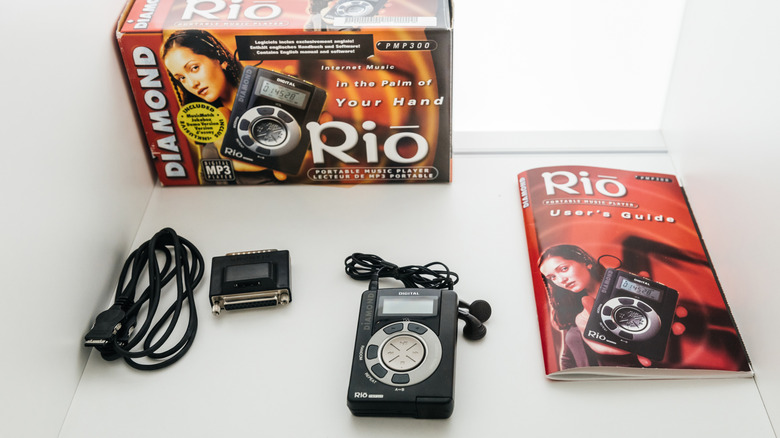 A black Diamond Rio PMP300 with its box, user guide, and accessories