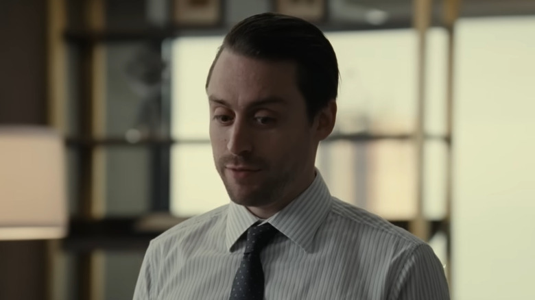 Roman Roy speaking during office scene in Succession season 1