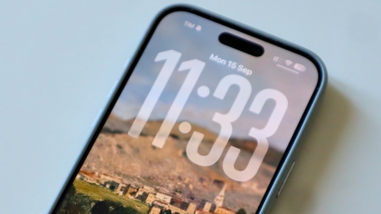 iOS 26 new Lock Screen